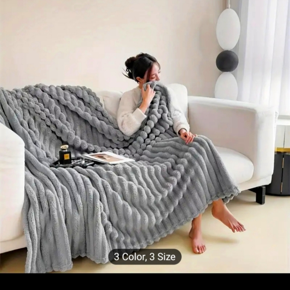 NIP ELEGANTLY GORGEOUS FAUX FUR MINK BLANKET THROW GREY and Pillow